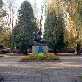 "marriage - woman and child - war memorial" (Ukraine, 2014)